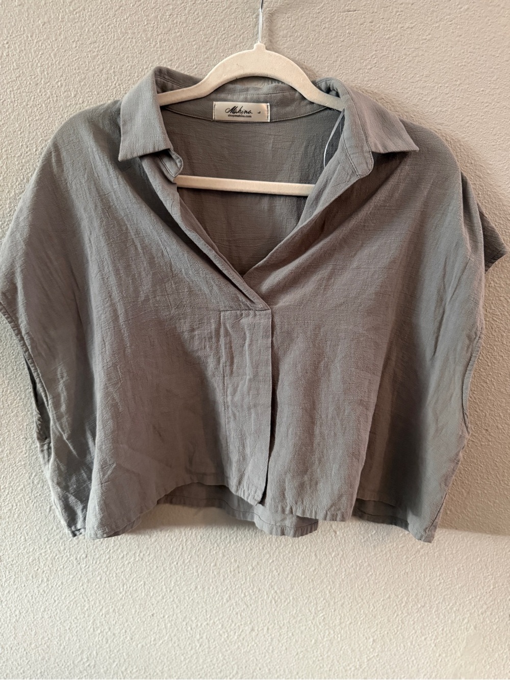 Mahina Boutique Cropped Relaxed Collar Top - Gray
